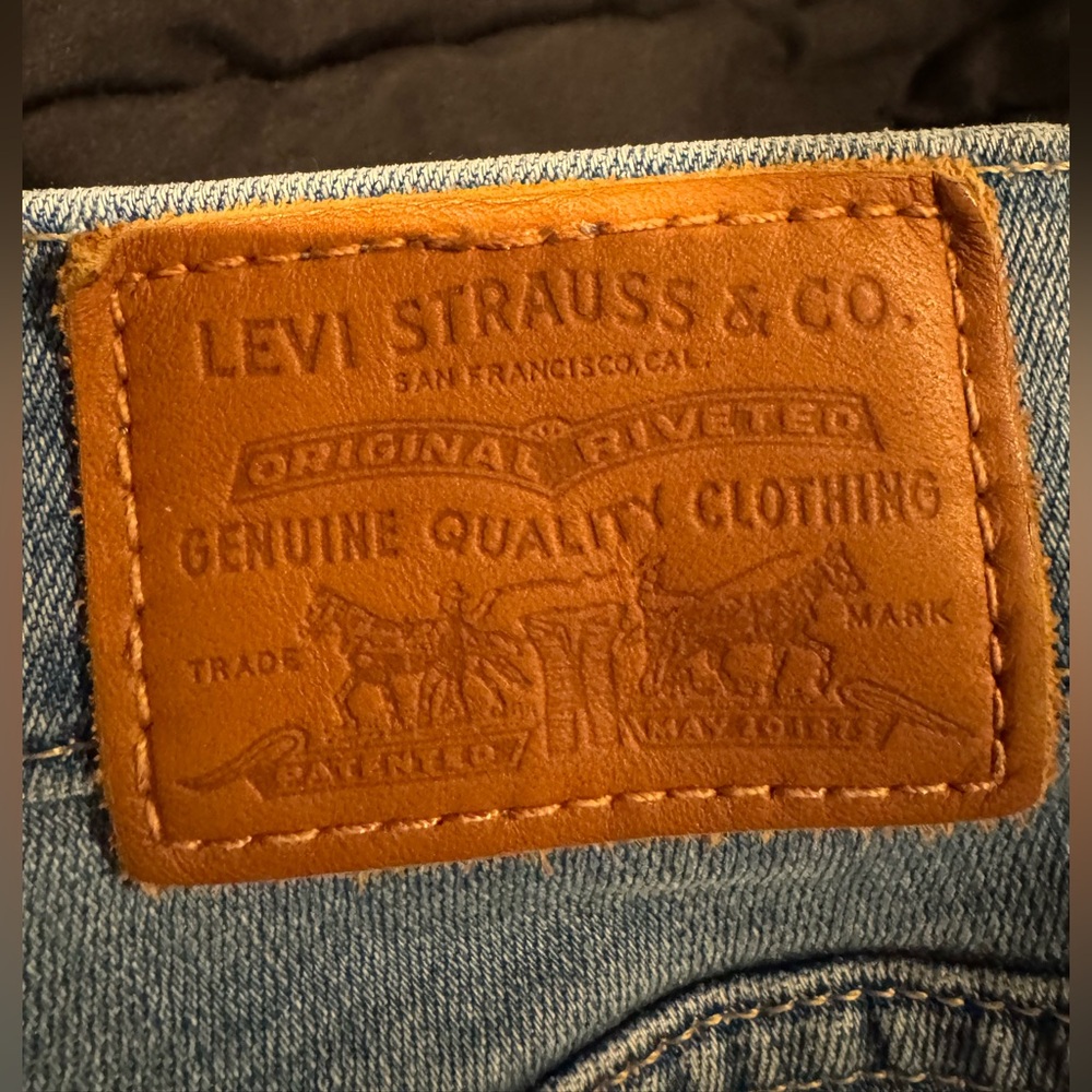 Levi’s 724 High Rise Straight - Picture 6 of 6